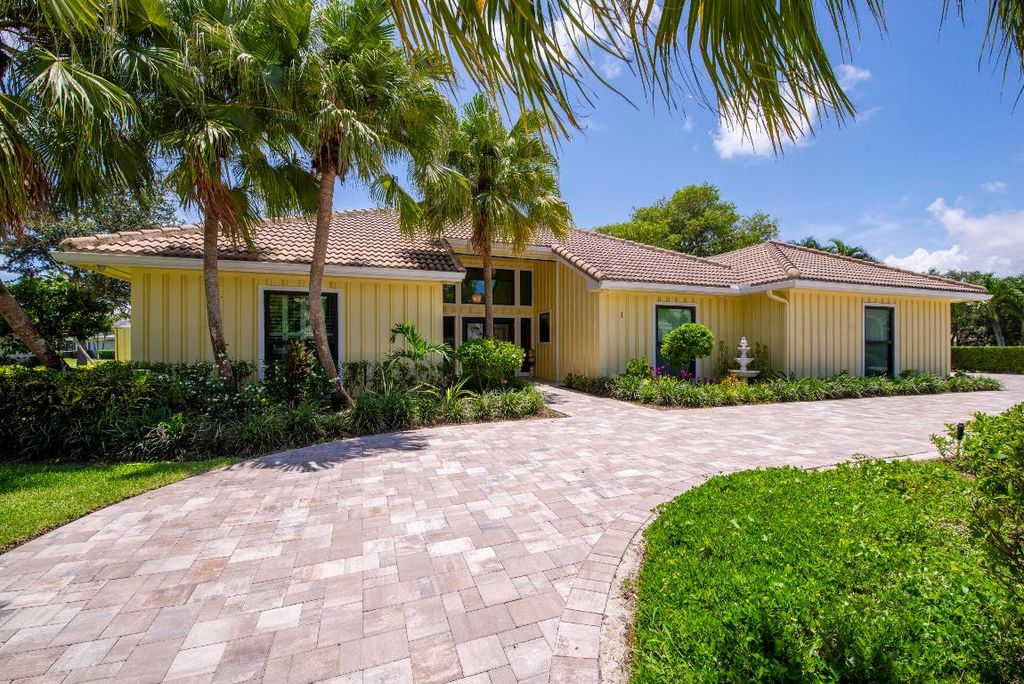 Photo of 1 Wycliff Road, Palm Beach Gardens, FL 33418 (MLS # R11134736)