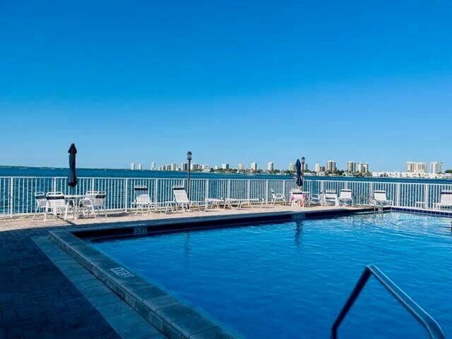 2936 Lake Shore Drive 308