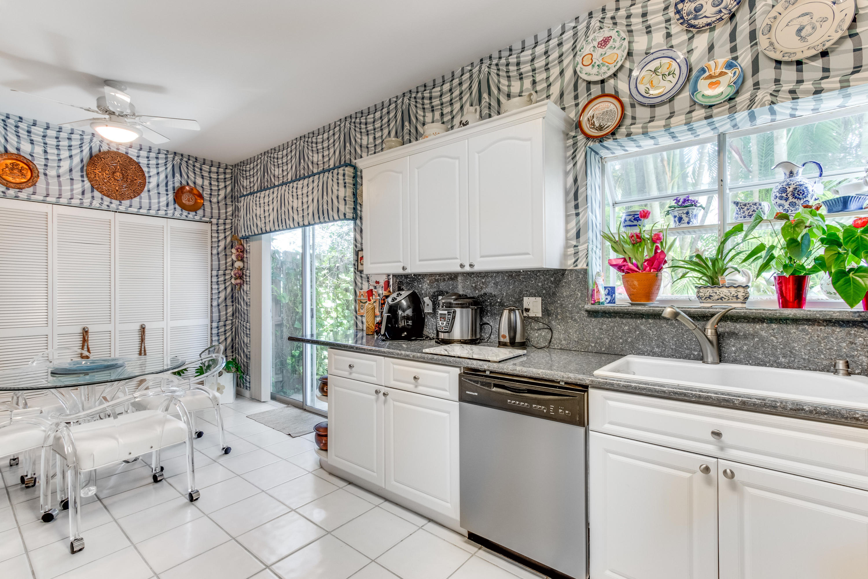 BRIARWOOD AT INDIAN SPRINGS CONDO - Residential Lease