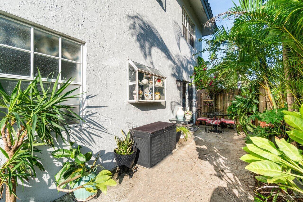 BRIARWOOD AT INDIAN SPRINGS CONDO - Residential Lease
