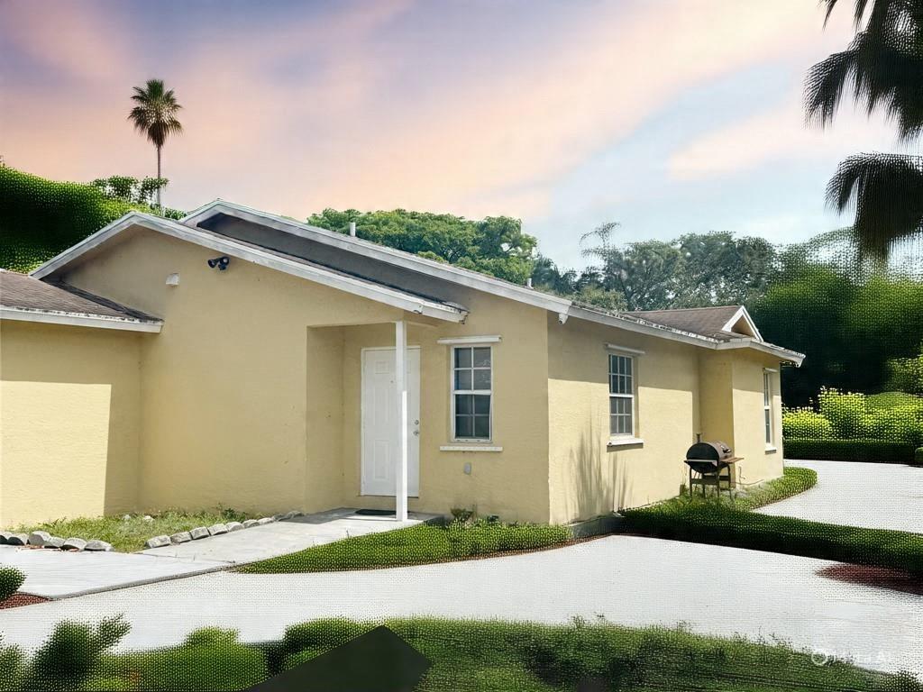 Landlord Special – Move in Tomorrow for Only $4,500!
This charming single-family home features 2 bedrooms and 1 bathroom, complete with a washer and dryer, and a modern kitchen with quartz countertops and stainless steel appliances.
Monthly Rent: $2,300 +$200 that includes power, water, sewer & trash Utilities included – save big on monthly expenses! Pet-friendly – up to 2 medium-sized dogs (no large or aggressive breeds) Plenty of parking space for your vehicles
?? Please note: The garage has been converted into a separate efficiency with its own private entrance and is rented separately.
Fast approval process! Minimum credit score of 600 required. You can move in as quickly as 24 hours.