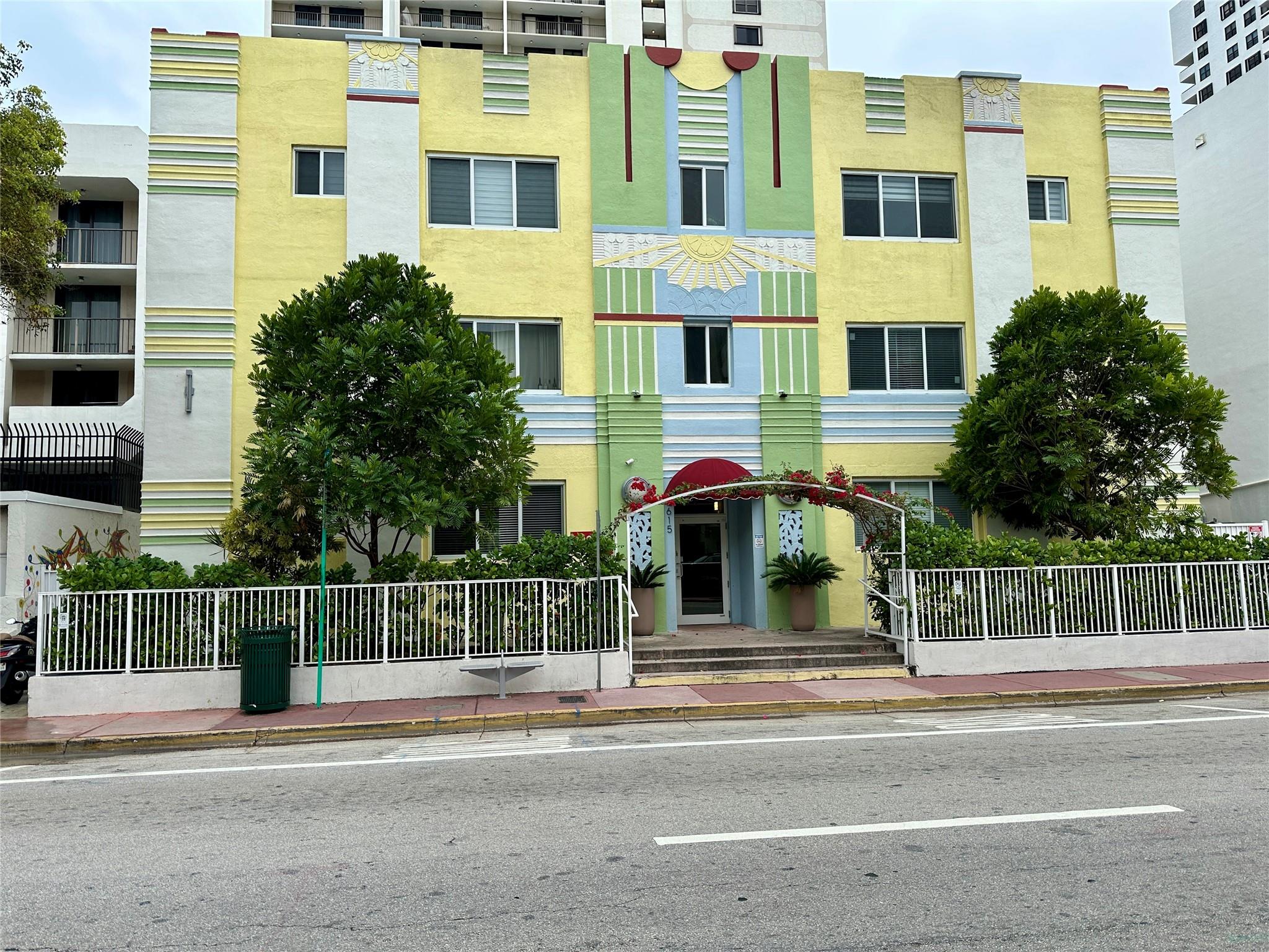 2615 Collins Ave 26