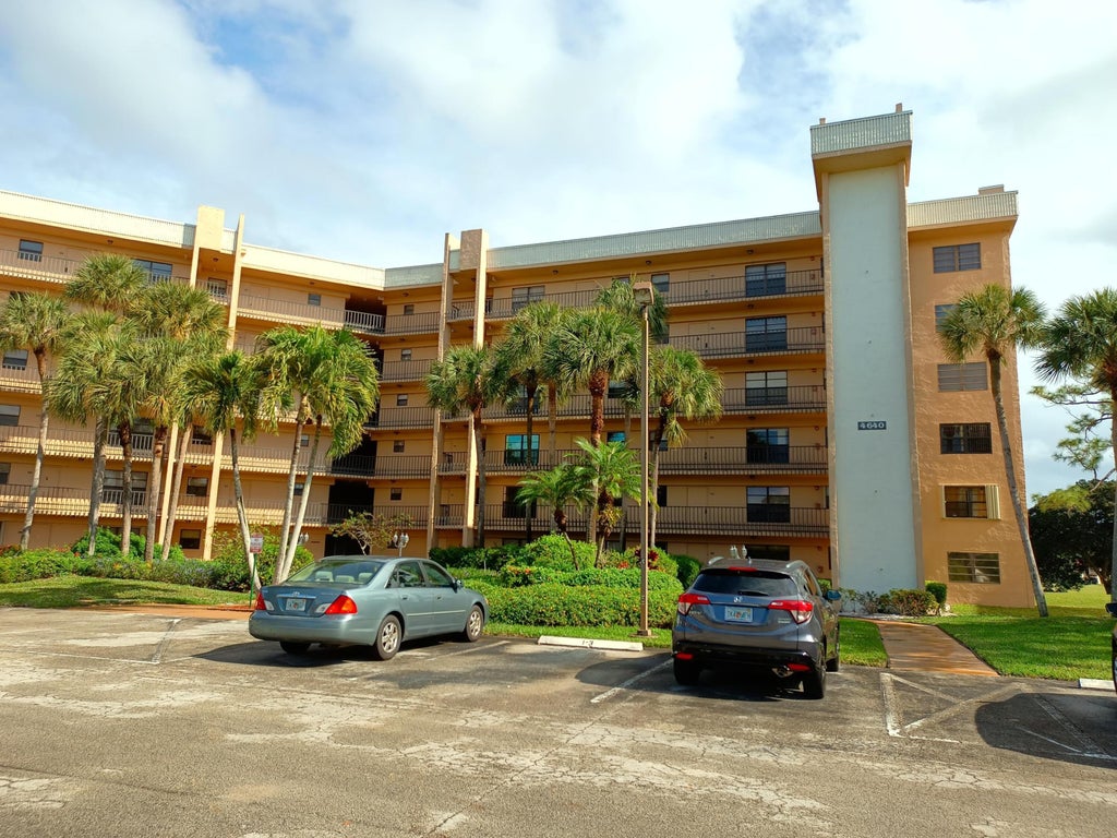 Photo of 4640 Lucerne Lakes Boulevard W #307, Lake Worth, FL 33467 (MLS # B26082344)