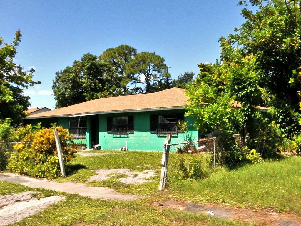 Photo of 3106 Tropic Boulevard, Fort Pierce, FL 34946 (MLS # R11168598)