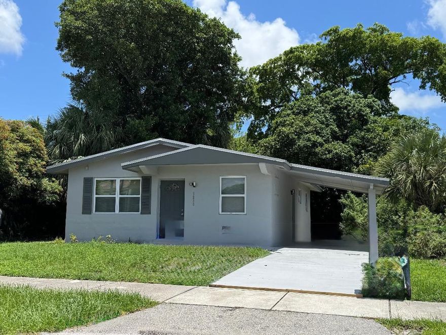 This is a cozy 3 Bedroom / 1 Bathroom Single Family Home with Carport. Washer dryer hookup in Laundry room. Tile flooring throughout. Large backyard!! Close to I95, Beaches, Schools, and Swap Shop. Available NOW!!!