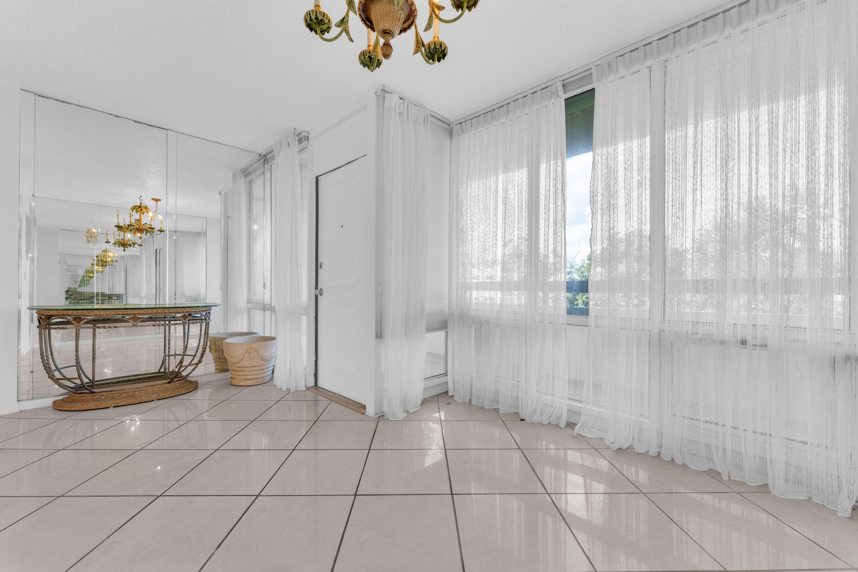 POINTE CONDO - Residential