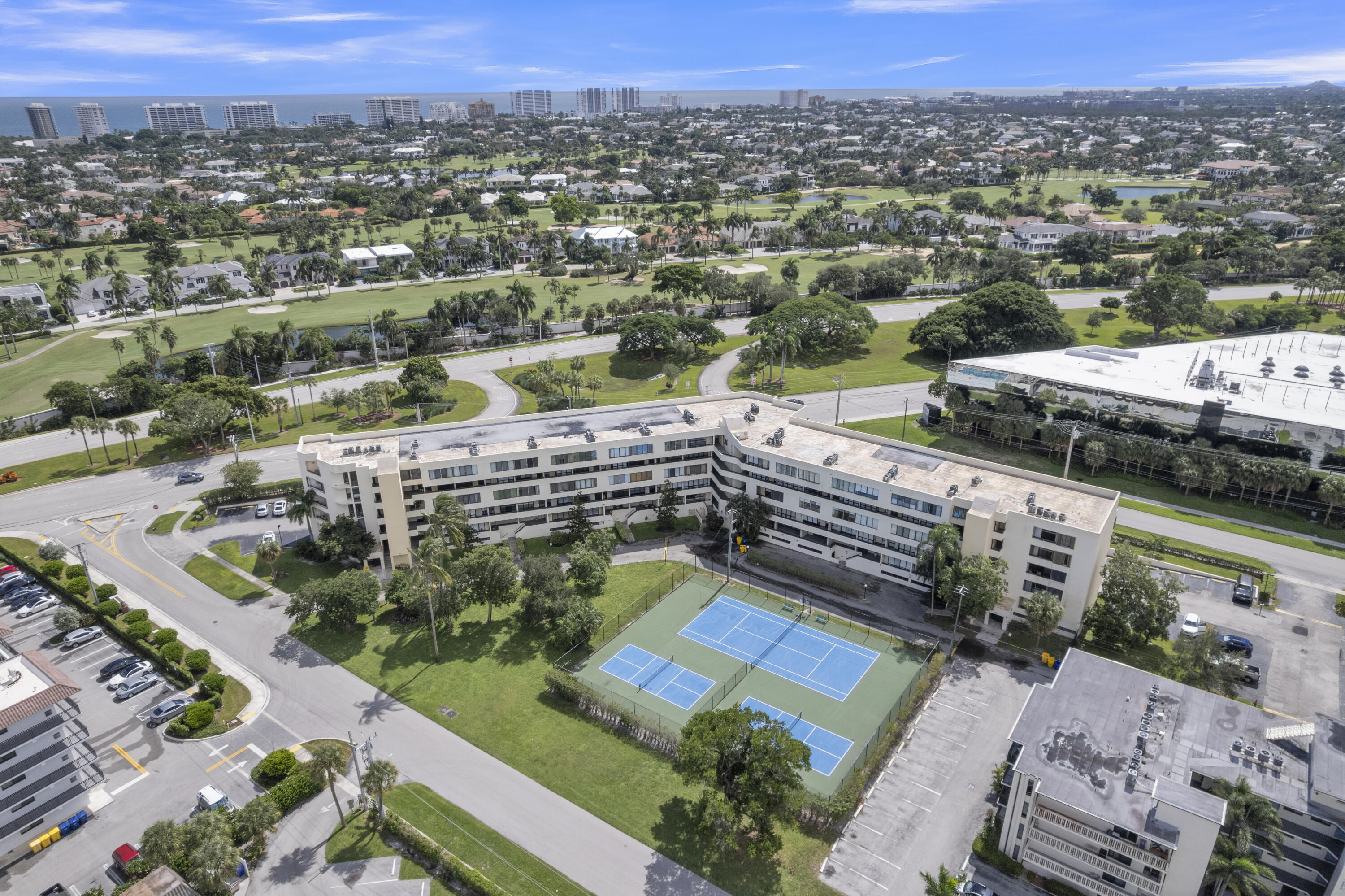 POINTE CONDO - Residential