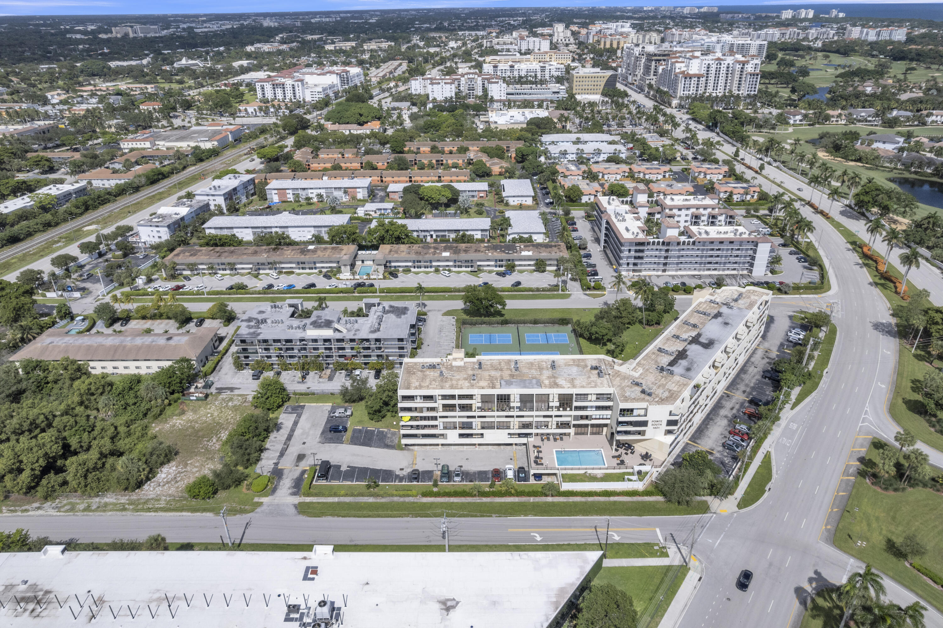 POINTE CONDO - Residential