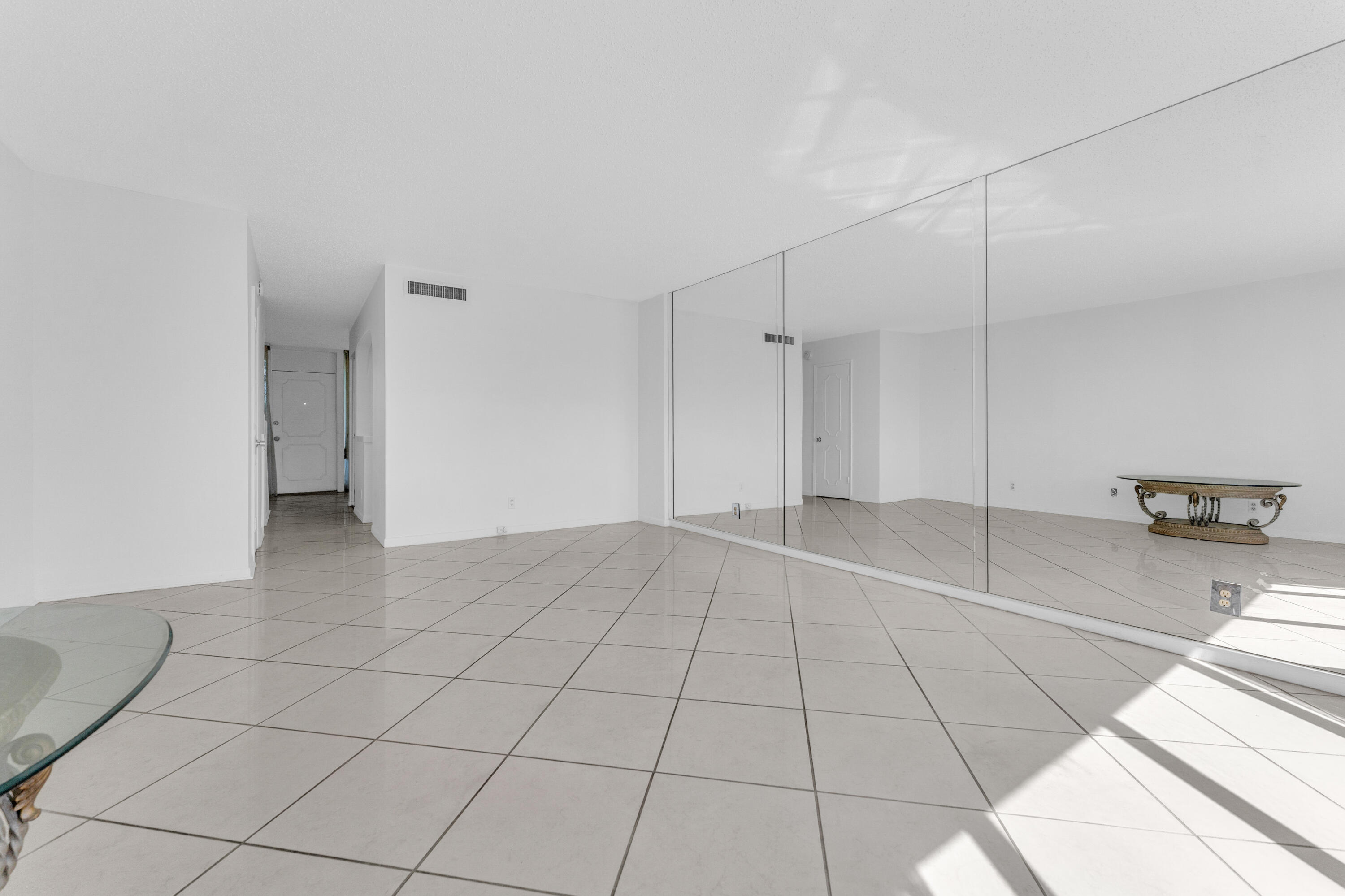 POINTE CONDO - Residential