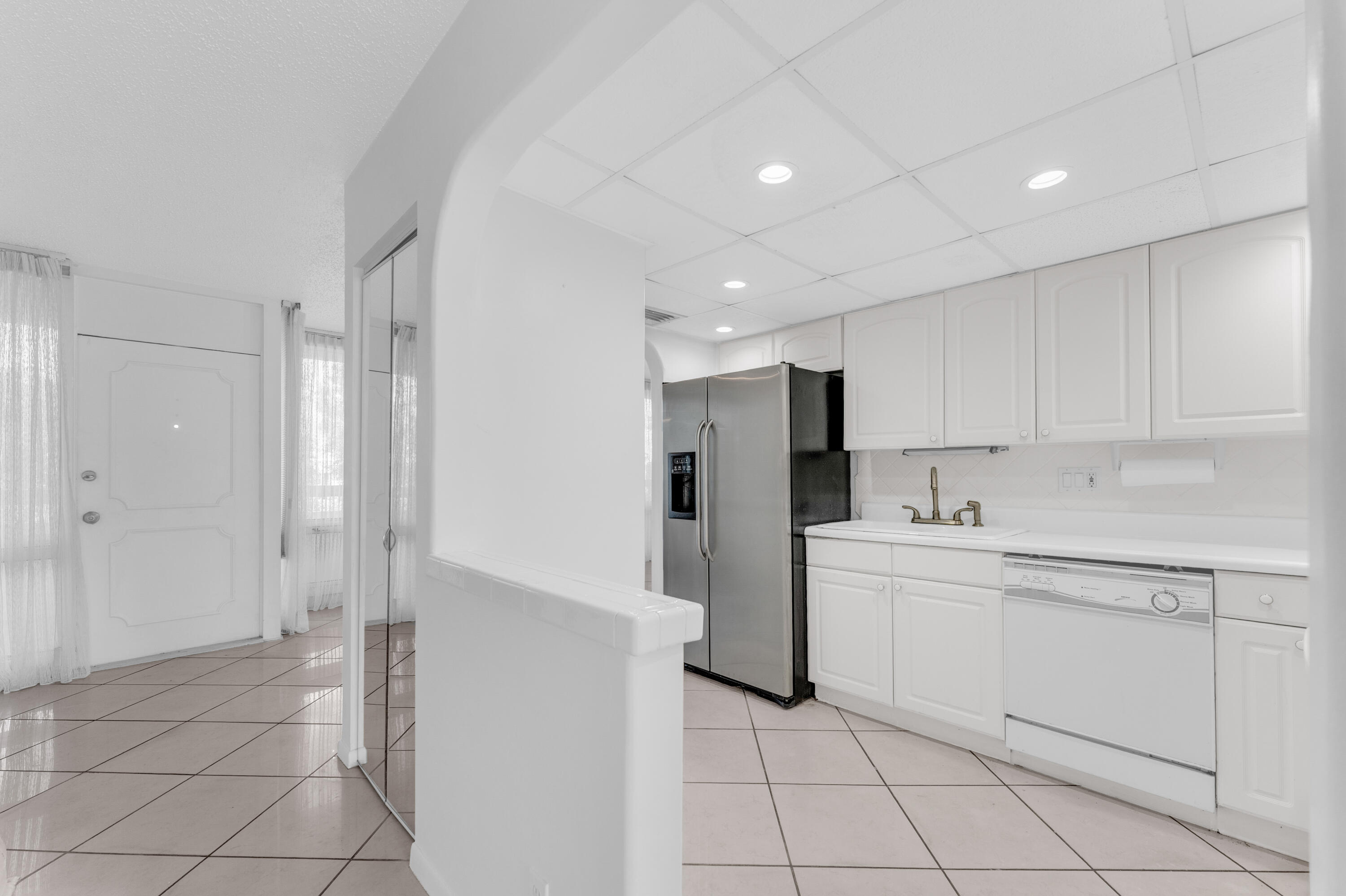 POINTE CONDO - Residential