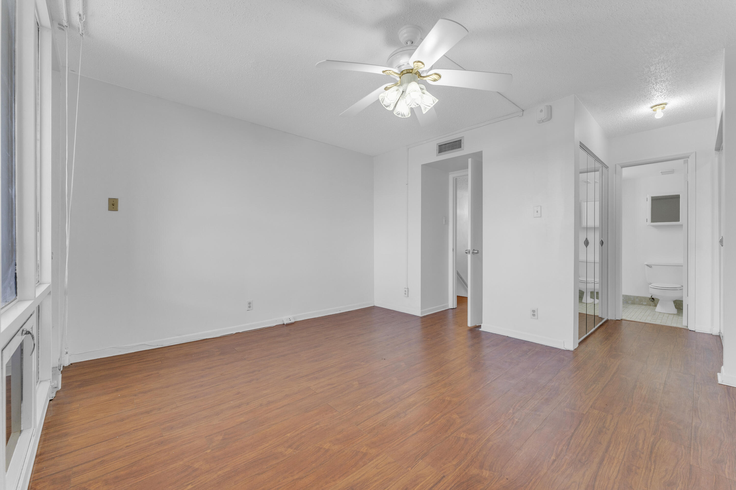 POINTE CONDO - Residential