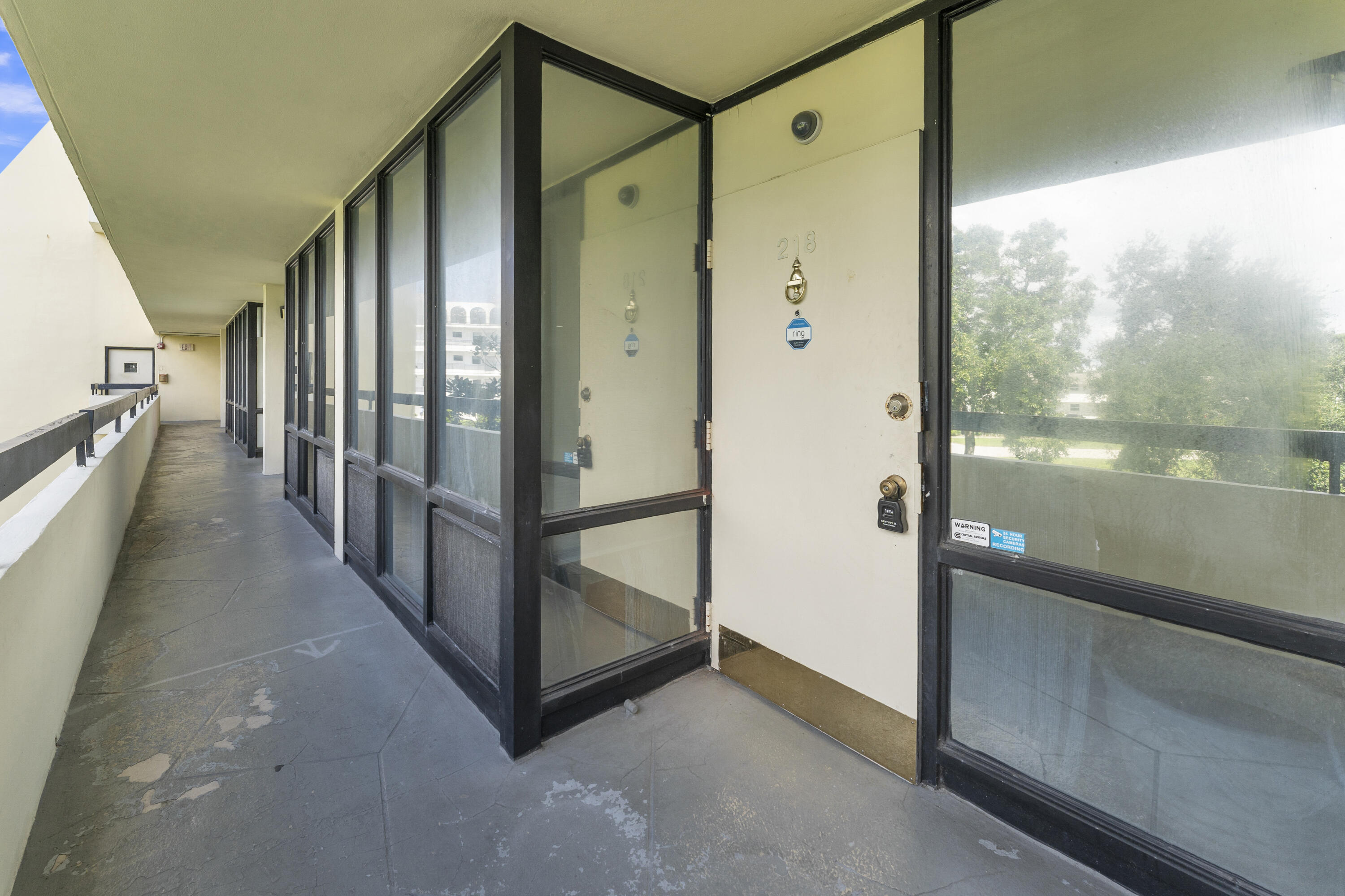 POINTE CONDO - Residential