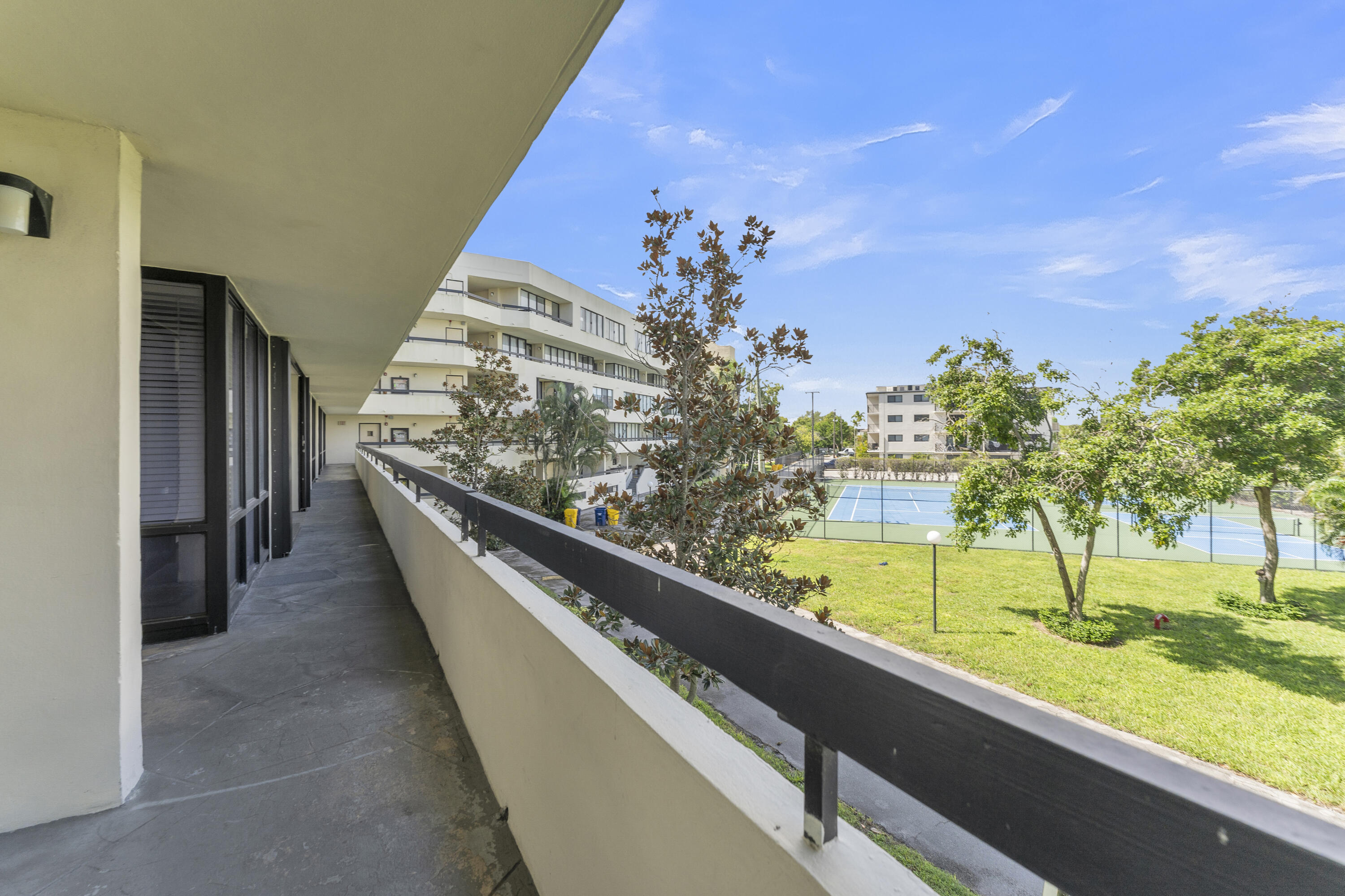 POINTE CONDO - Residential