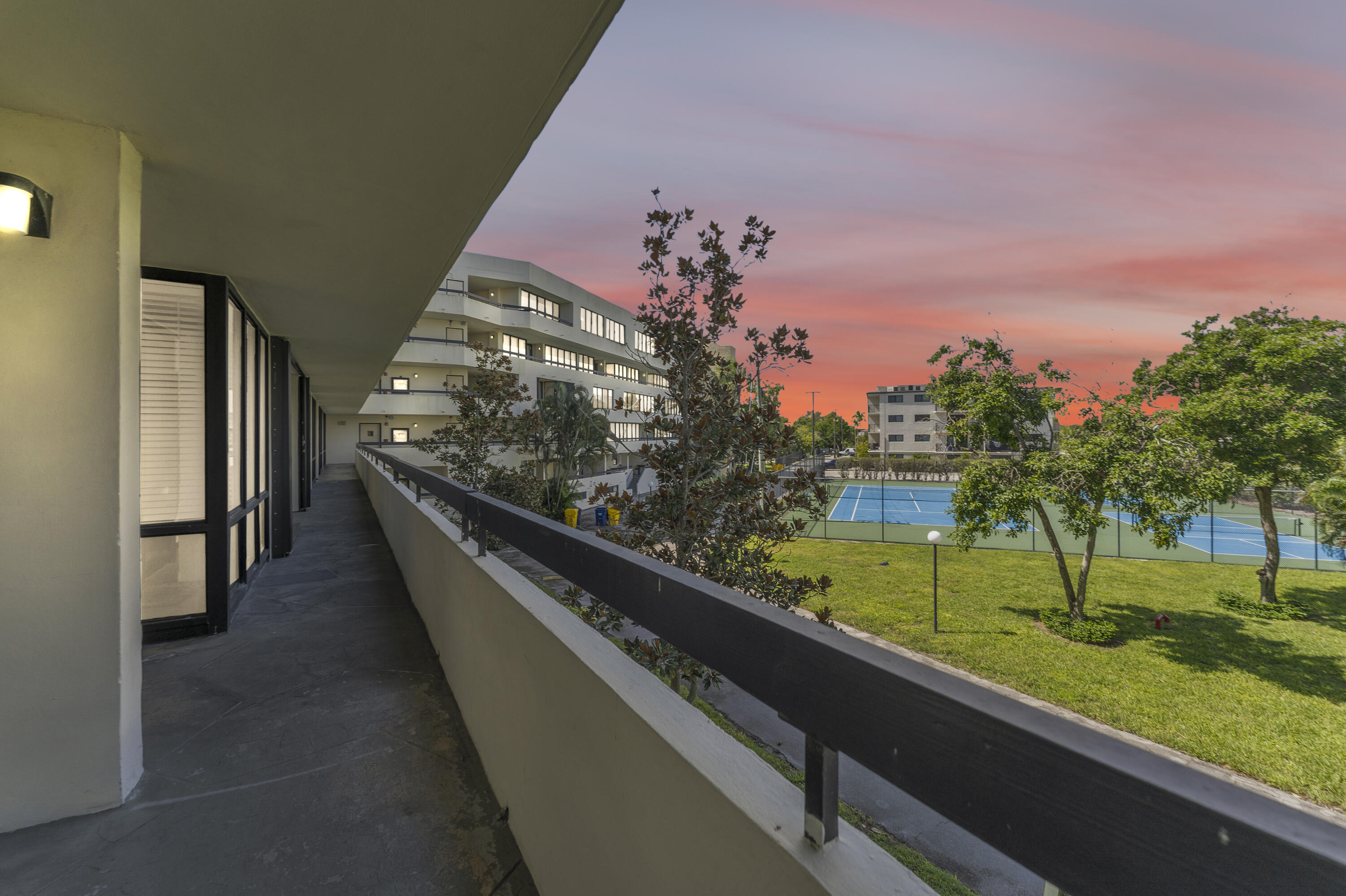 POINTE CONDO - Residential