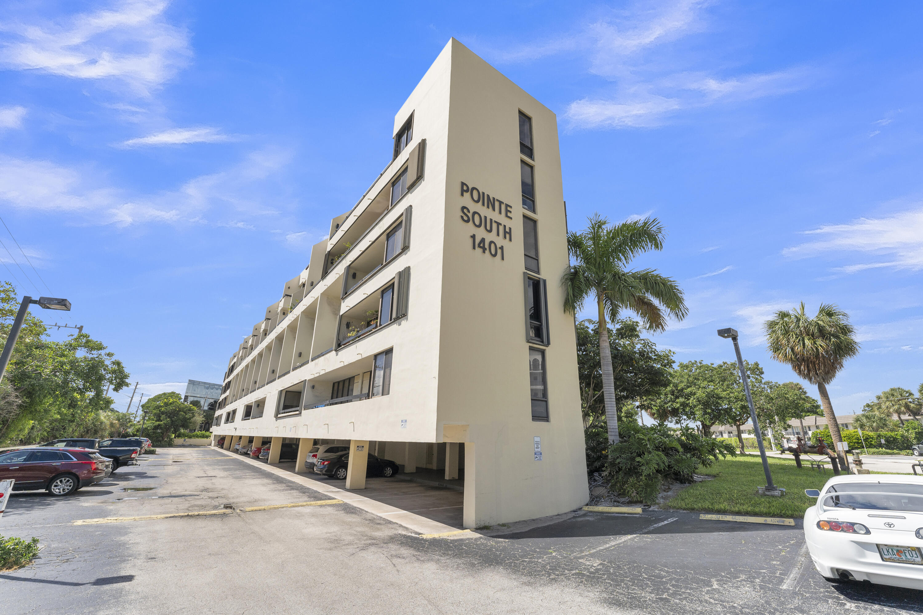 POINTE CONDO - Residential