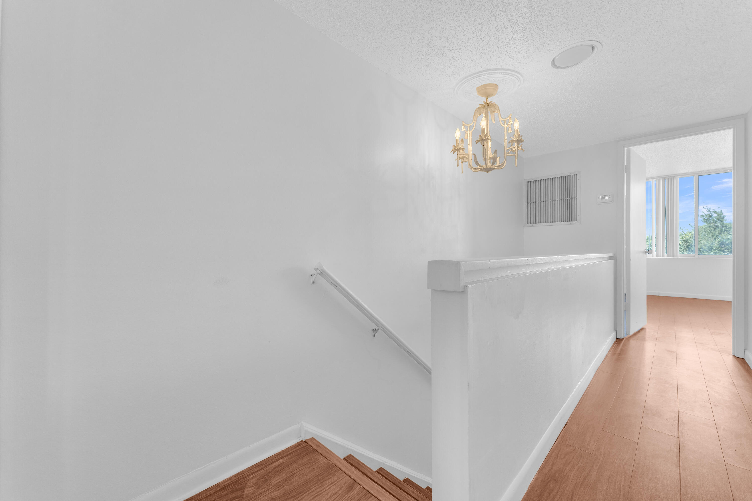 POINTE CONDO - Residential