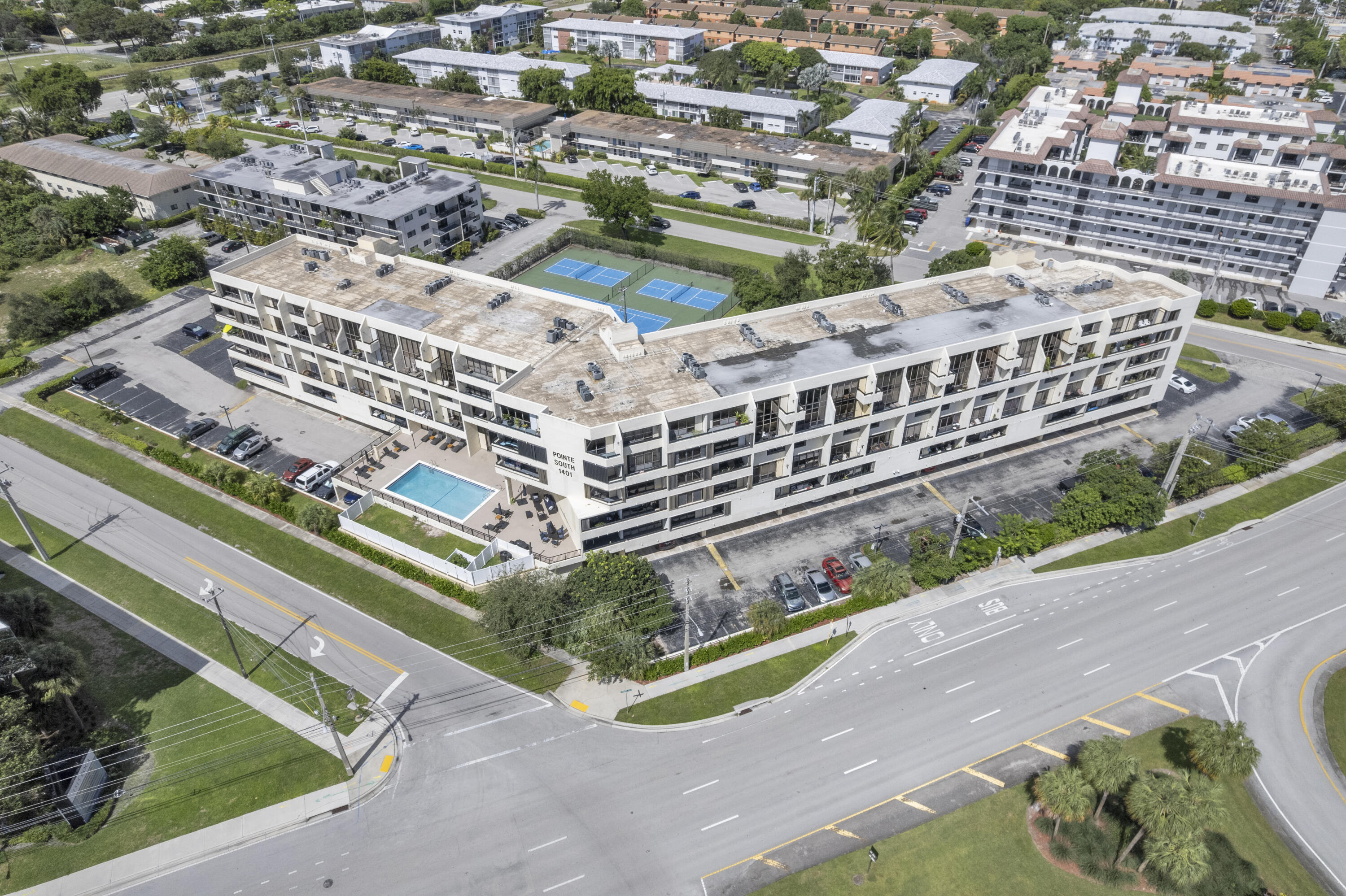 POINTE CONDO - Residential