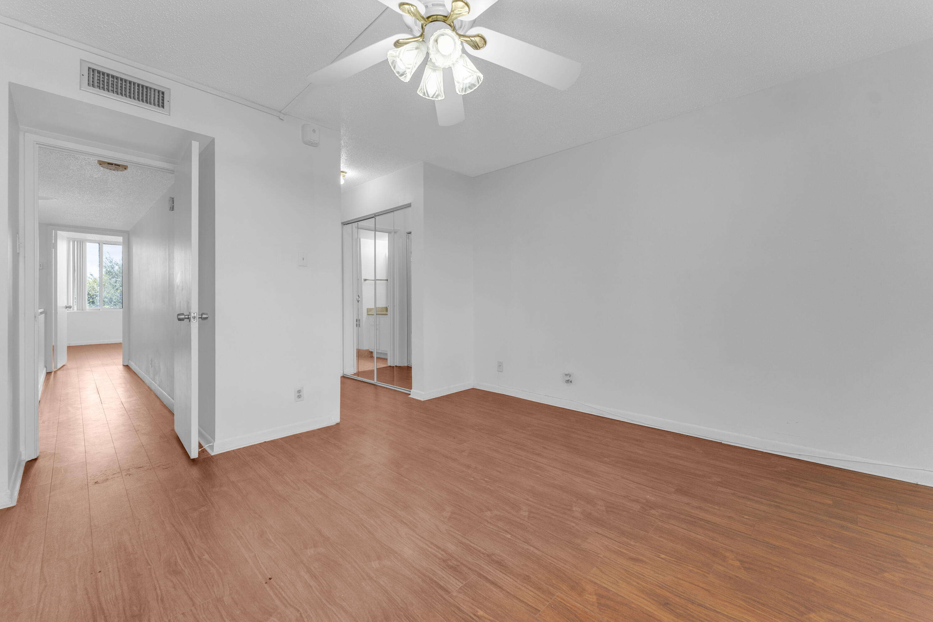 POINTE CONDO - Residential