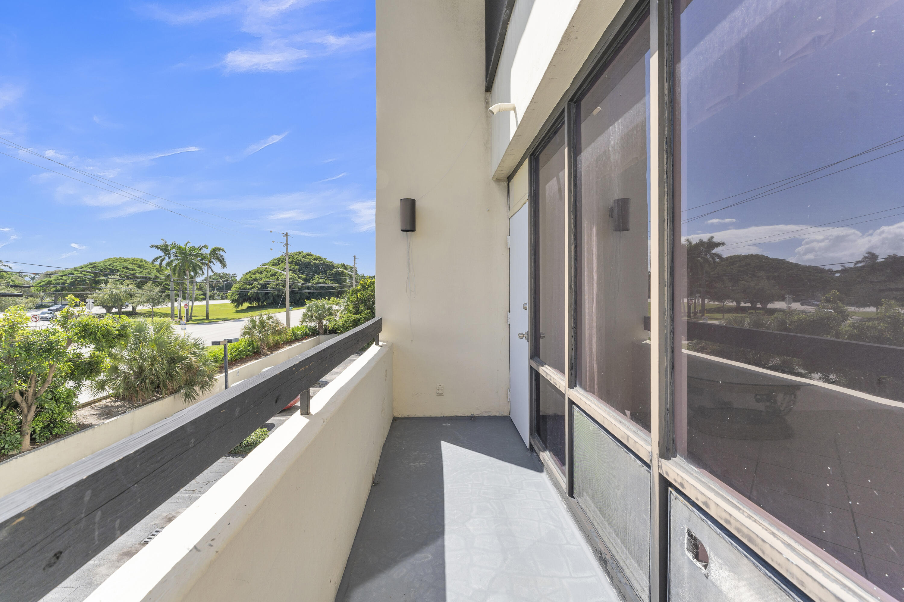 POINTE CONDO - Residential