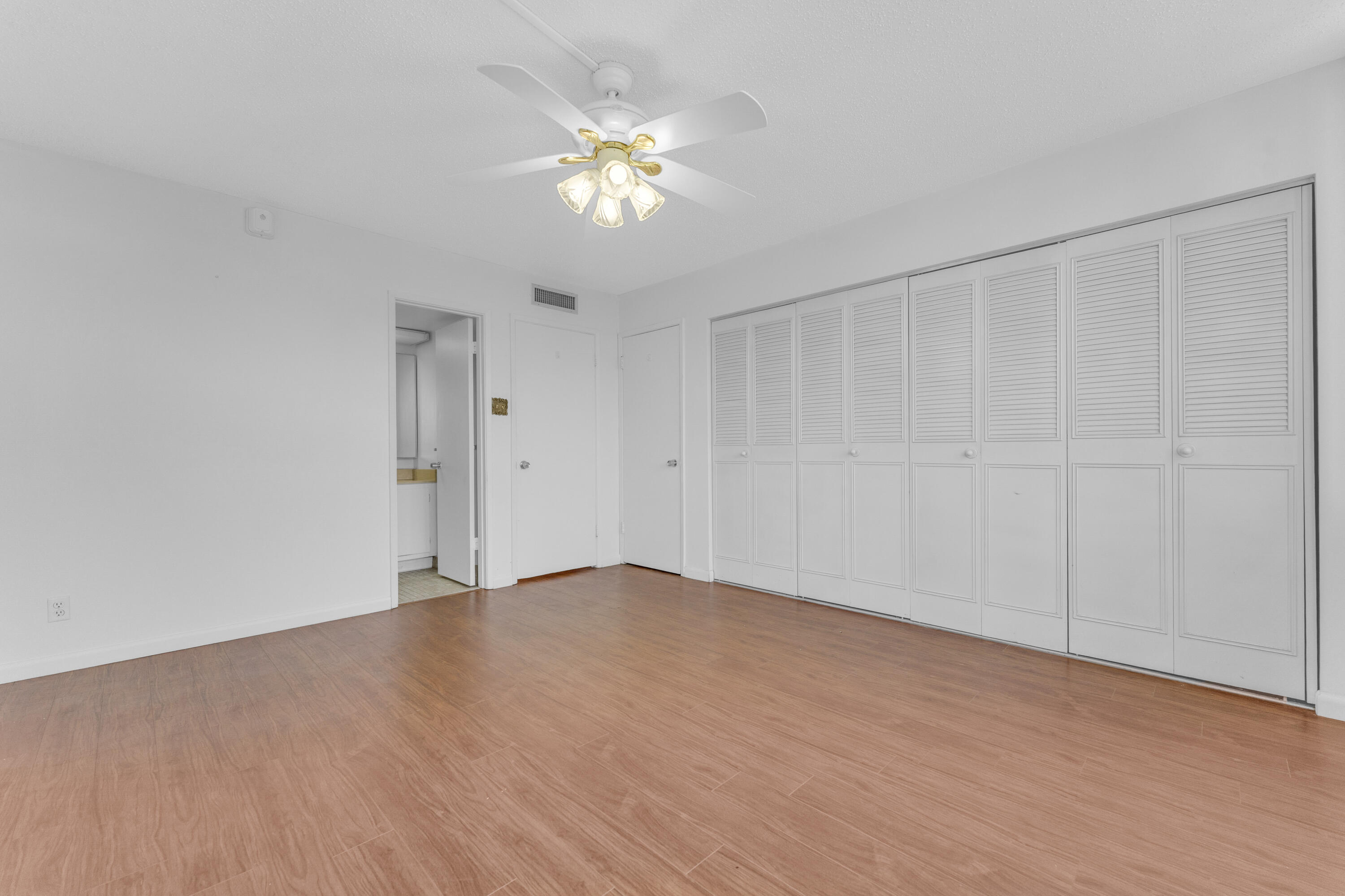 POINTE CONDO - Residential