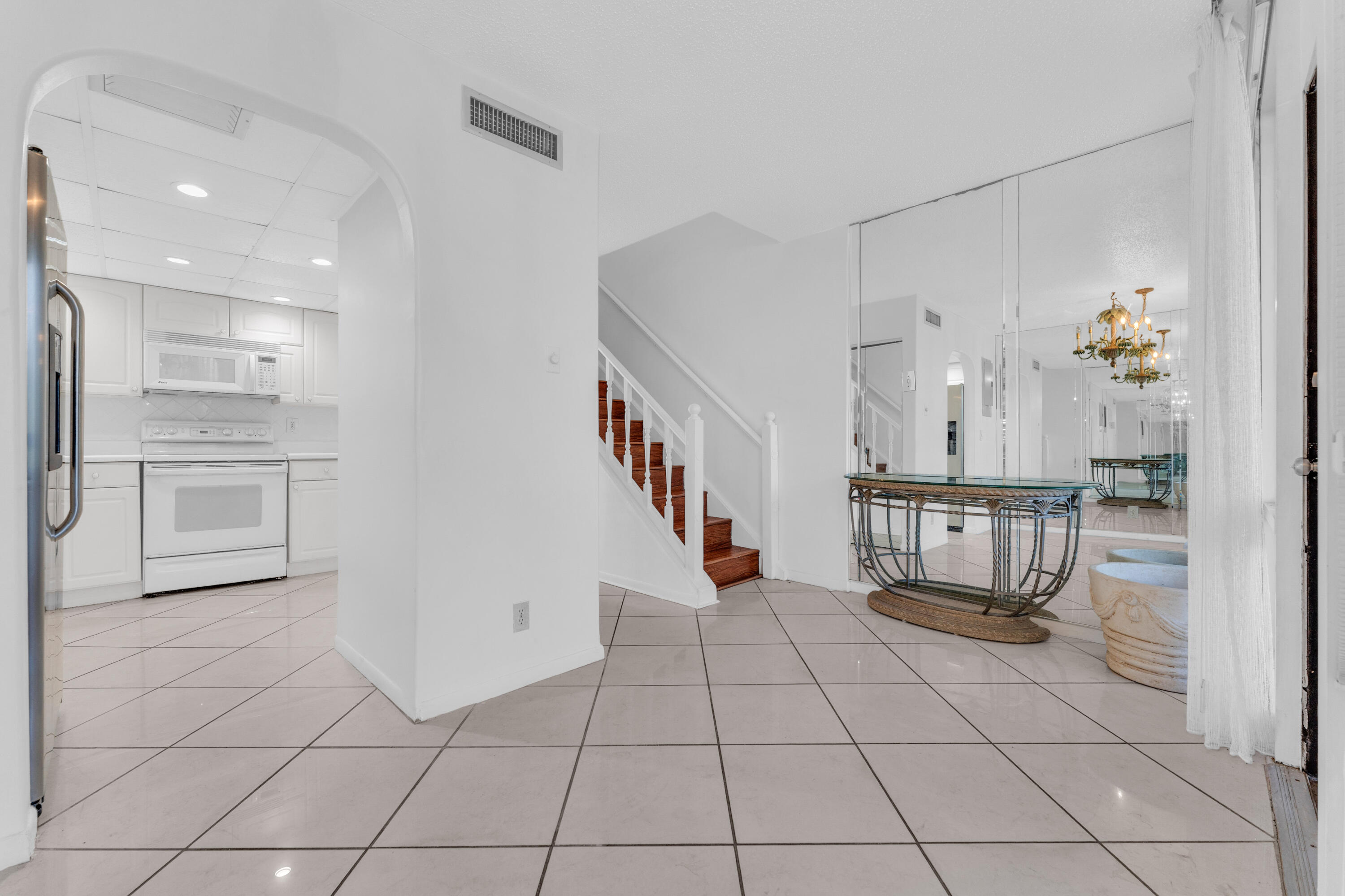 POINTE CONDO - Residential