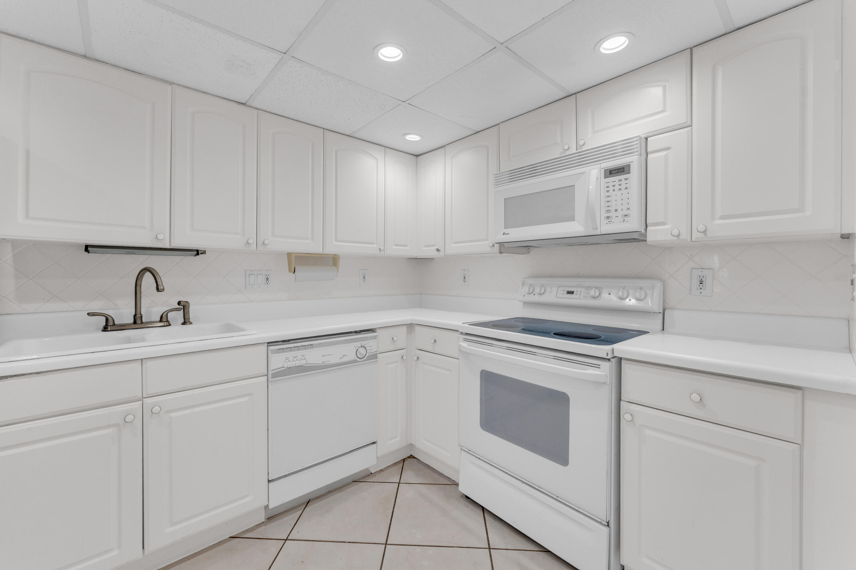 1401 S Federal Highway 218