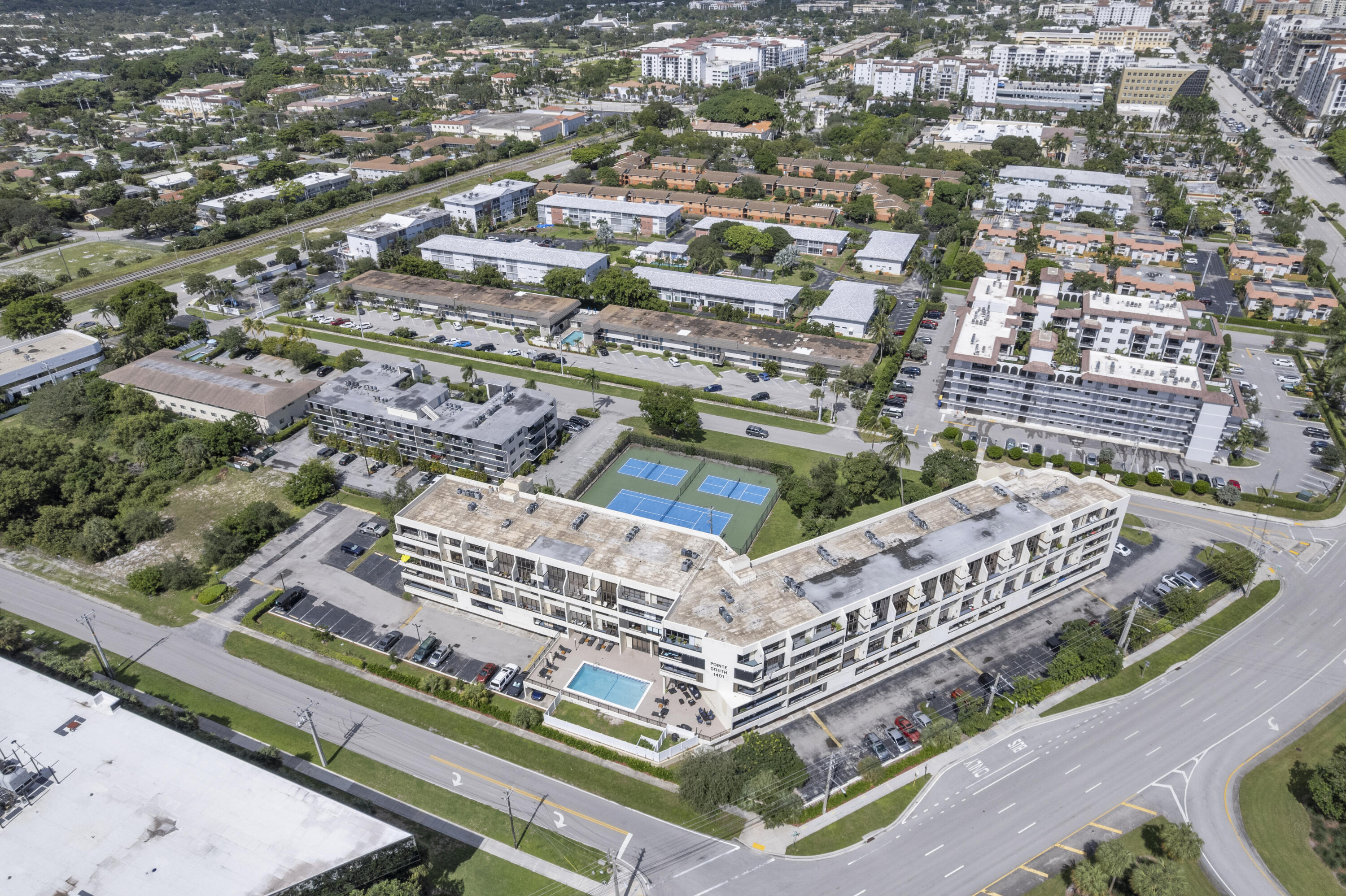 POINTE CONDO - Residential