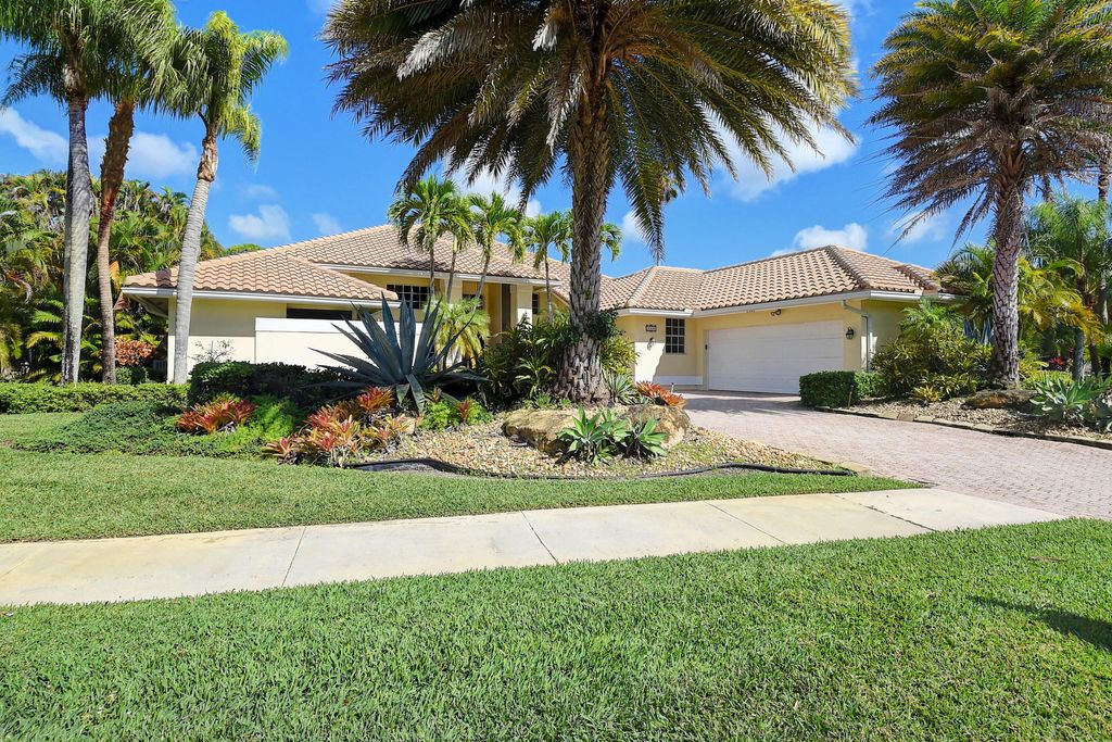 Photo of 8320 Desmond Drive, Boynton Beach, FL 33472 (MLS # B26035304)