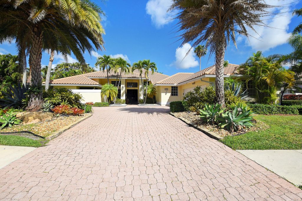 Photo of 8320 Desmond Drive, Boynton Beach, FL 33472 (MLS # B26035304)
