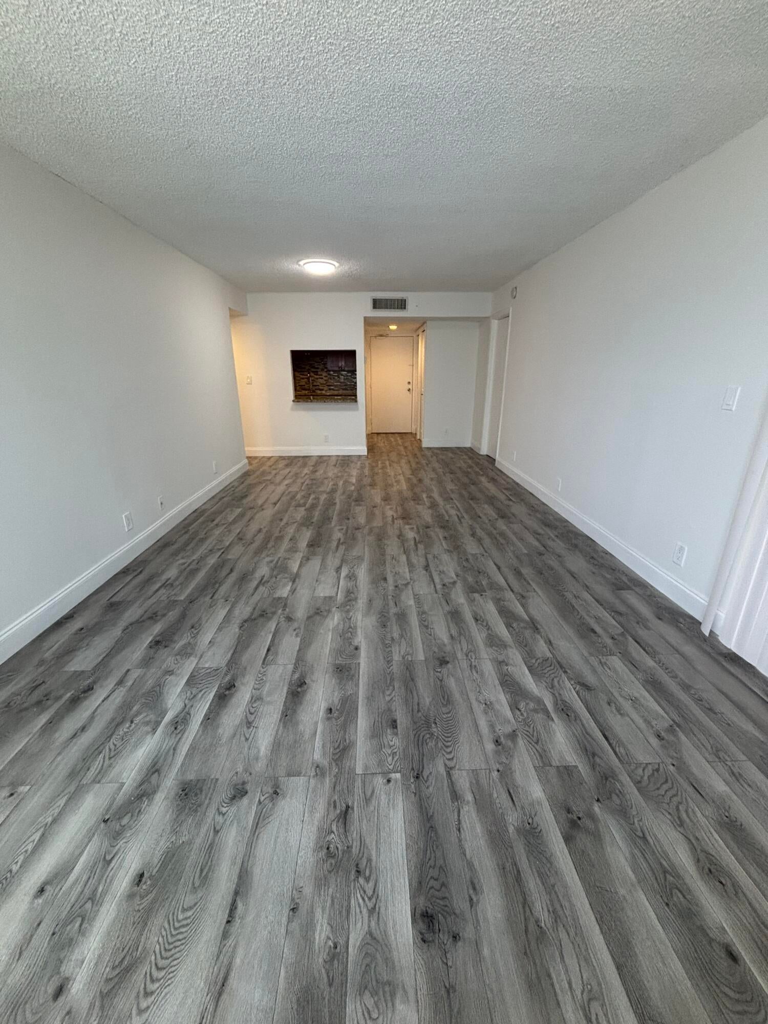 220 LAKEVIEW Drive 103