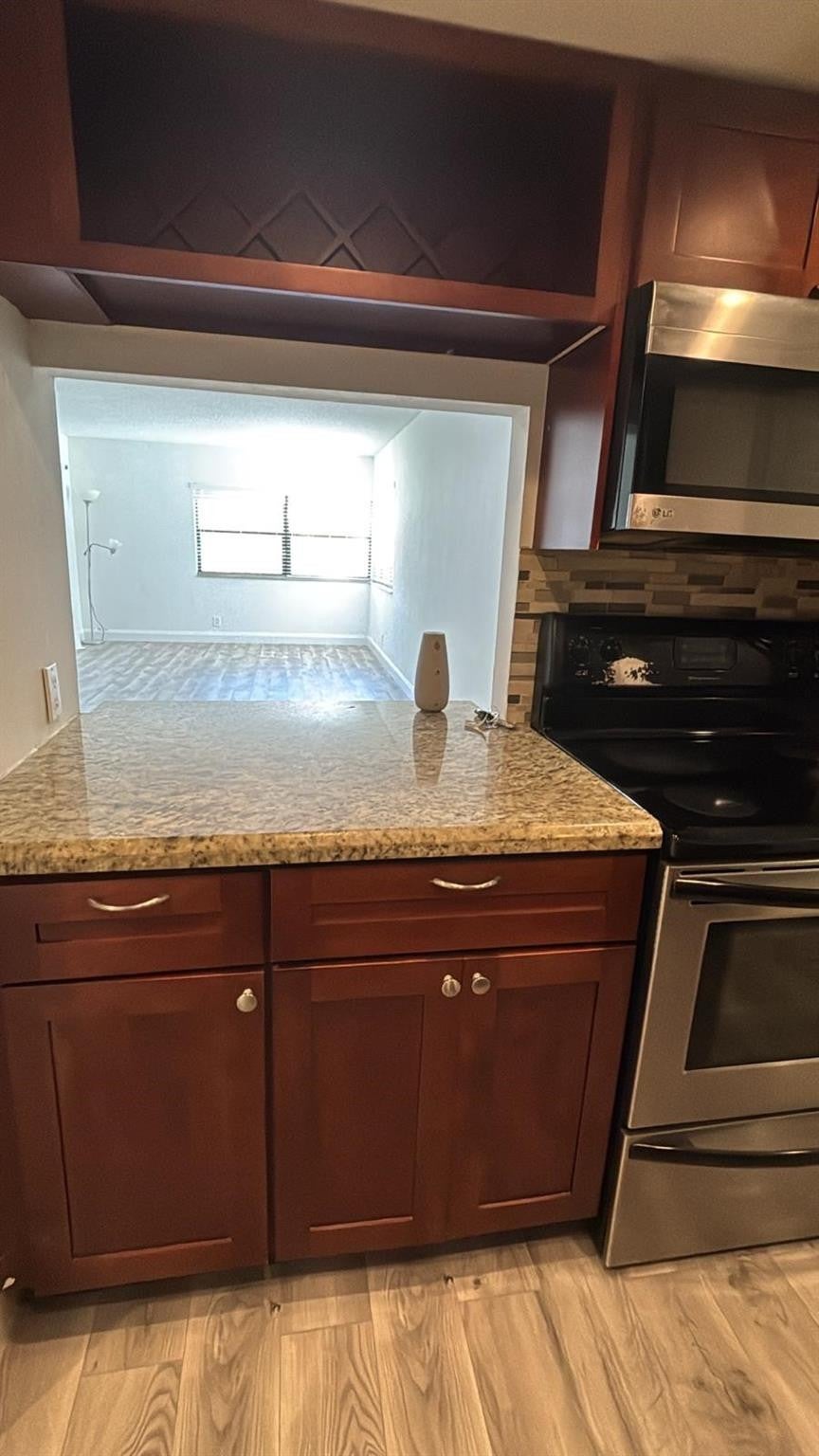 220 LAKEVIEW Drive 103