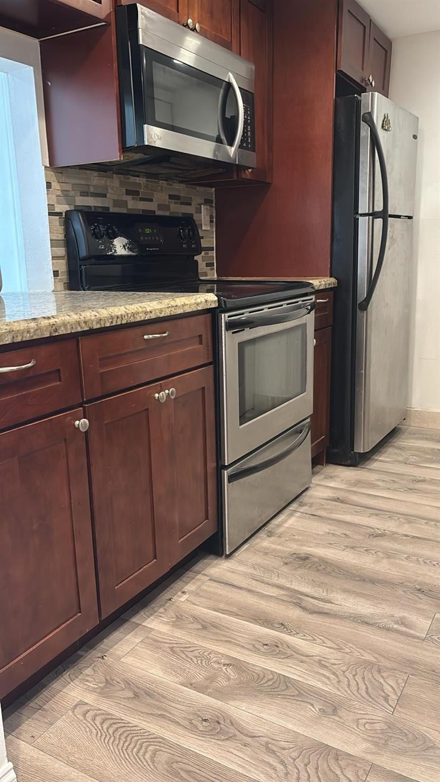 220 LAKEVIEW Drive 103