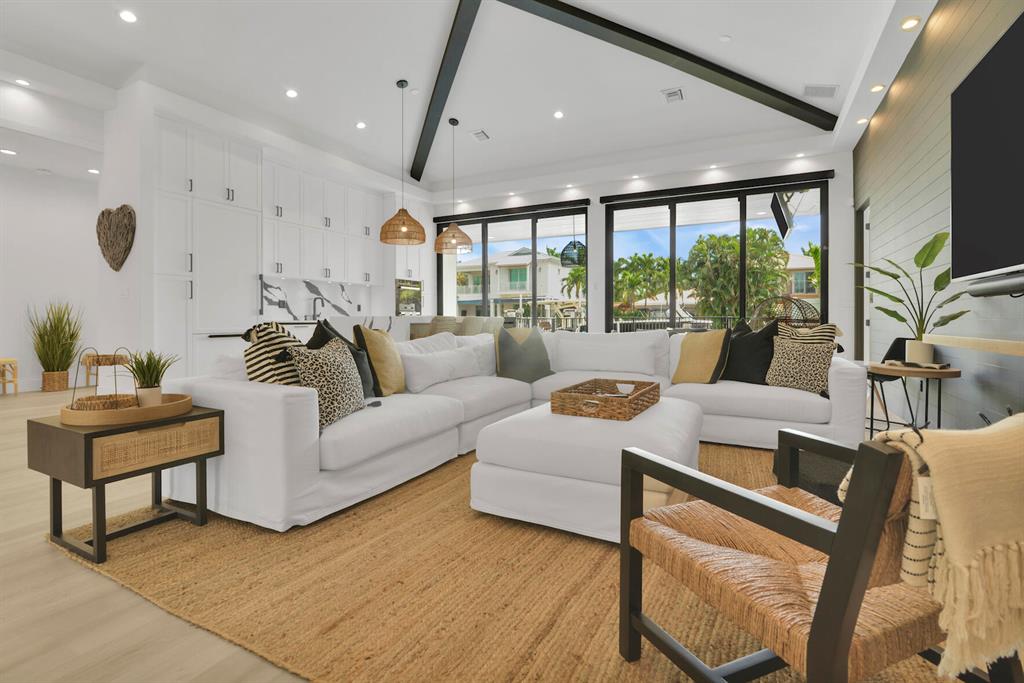 BOCA HARBOUR 5TH SEC - Residential