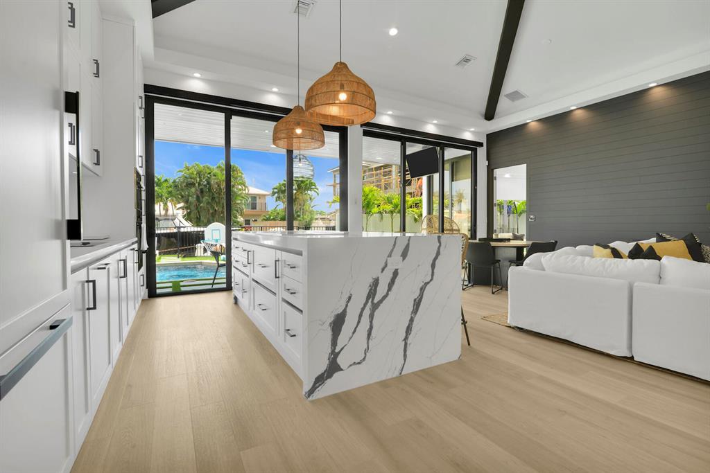 BOCA HARBOUR 5TH SEC - Residential