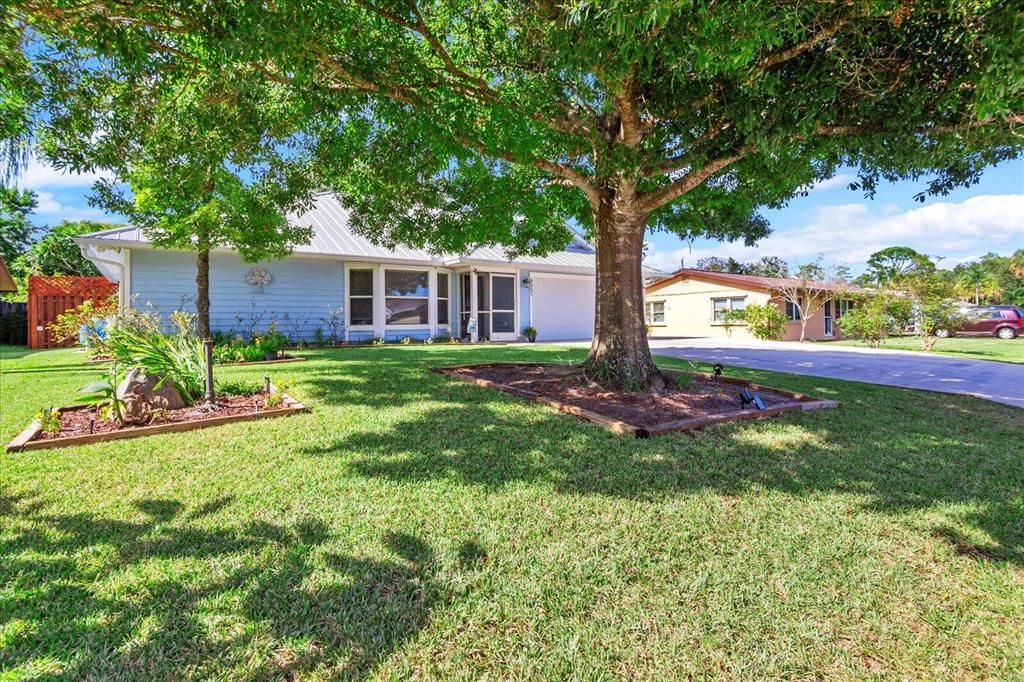 Photo of 6551 SE Clairmont Place, Hobe Sound, FL 33455 (MLS # R10745001)