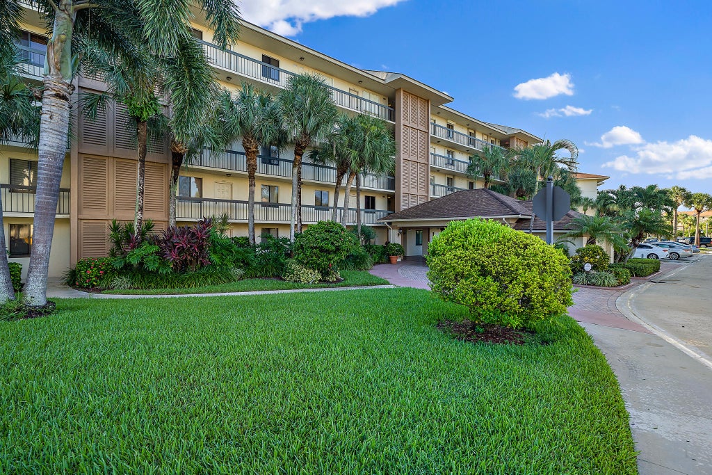 Photo of 2601 Marina Isle Way #402, Jupiter, FL 33477 (MLS # R11088392)