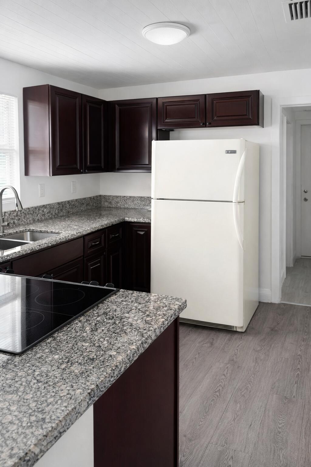 E LIBERTY CITY SEC A - Residential Lease