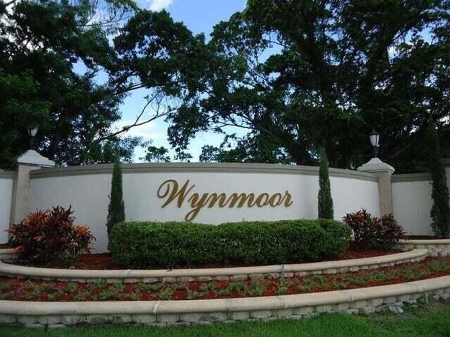 Lovely 1/1 condo available for annual lease only. No carpet.  $500 HOA deposit refundable
