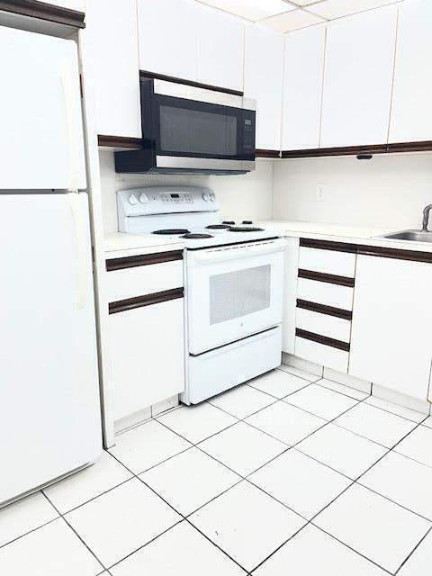 ARUBA VILLAGE Wynmoor - Residential Lease