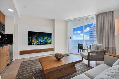 OMA TUOTTOISA HOTELLIHUONE FLORIDASTA ALKAEN $80,000 505 N Fort Lauderdale Beach Boulevard 1103 Fort Lauderdale FL 33304