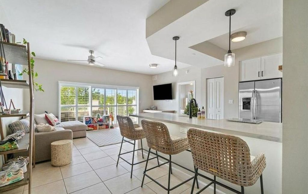 Photo of 1931 NE 2nd Street #305, Deerfield Beach, FL 33441 (MLS # B26031996)