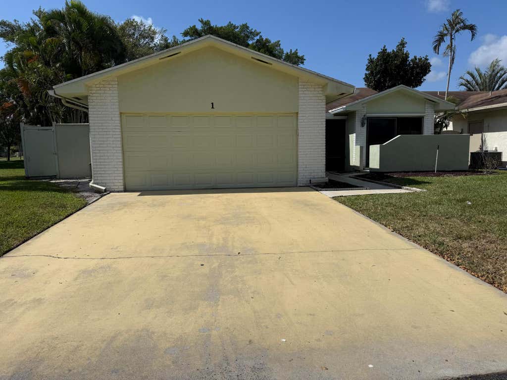 Photo of 1 Cambridge Place, Boynton Beach, FL 33426 (MLS # B26066675)