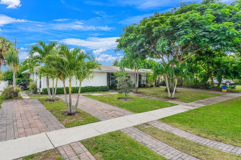 Photo of 500 Michigan Place, West Palm Beach, FL 33409 (MLS # F10533083)