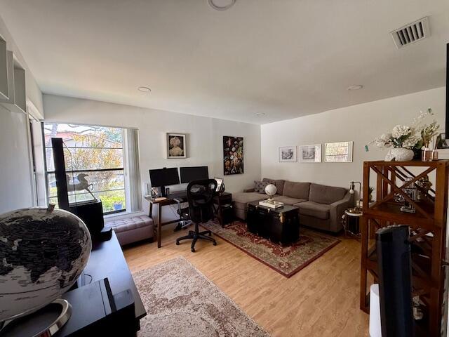 HOLLOWS OF DEER CREEK CONDO - Residential Lease