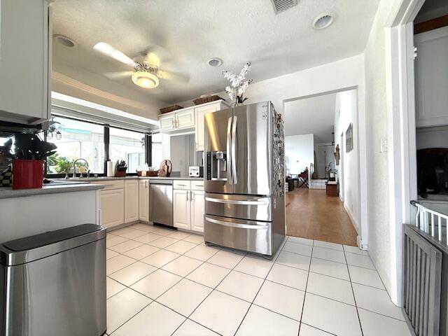 HOLLOWS OF DEER CREEK CONDO - Residential Lease