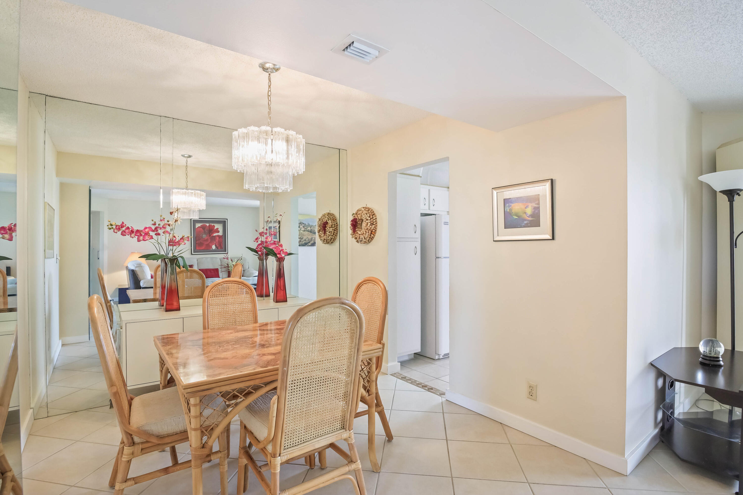 View photos, virtual tours, details... 3951 Via Poinciana 511