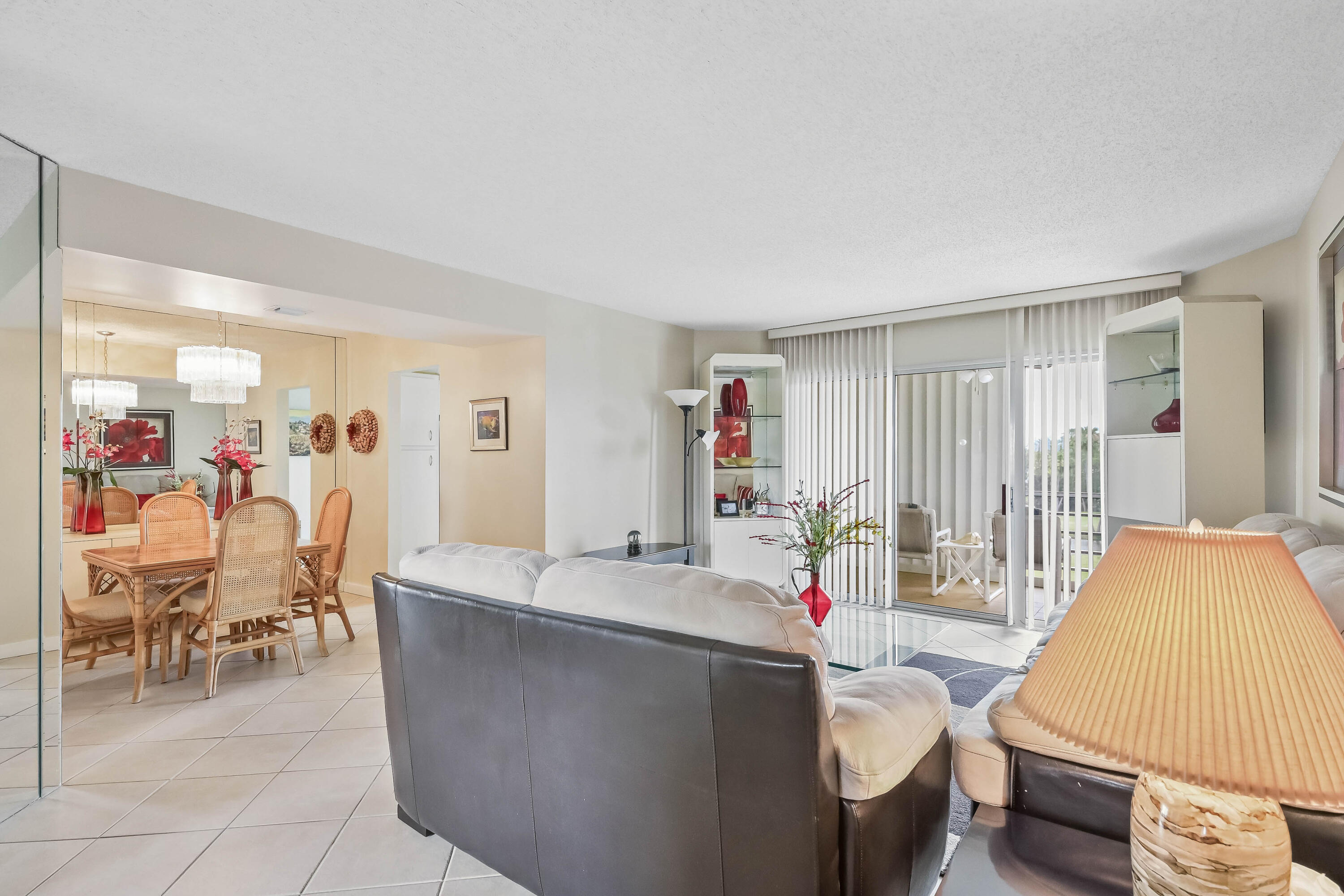 View photos, virtual tours, details... 3951 Via Poinciana 511