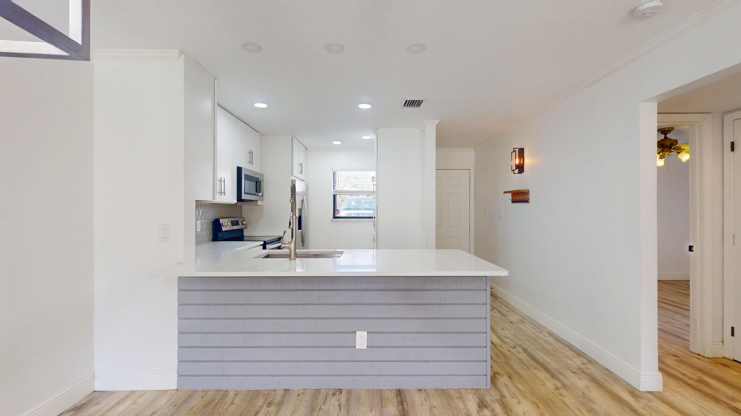 701 N INDIAN RIVER Drive 105