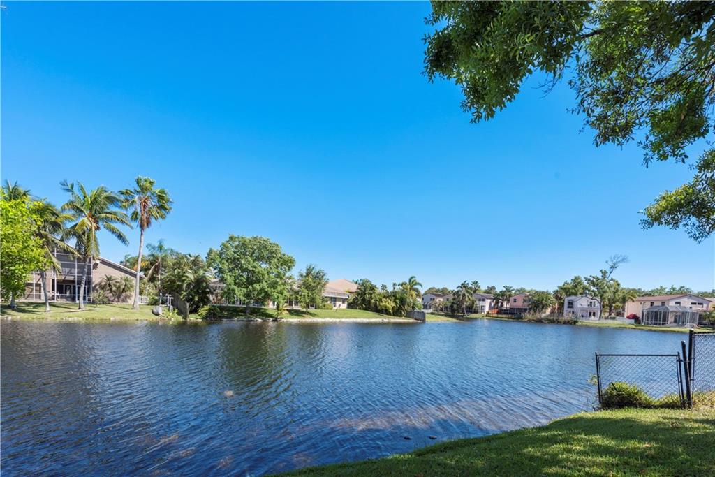 Jacaranda Area 985 97-20 - Residential