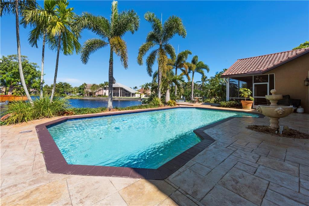 Jacaranda Area 985 97-20 - Residential